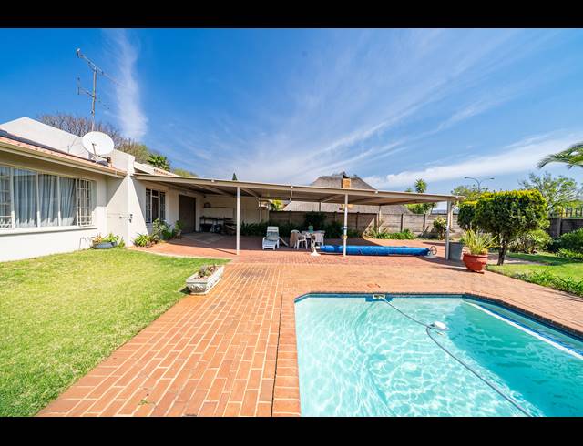 4 BEDROOM FREESTANDING FOR SALE IN DALPARK EXT 11
